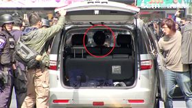 中和,槍戰,劉邦誠,投降,上銬。(劉邦誠投降遭上銬押上車)