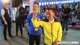 新北市副市長侯友宜出席飛鏢公開賽。（圖／記者王怡翔攝）