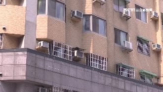 公務員上門討稅　驚見床躺一具白骨