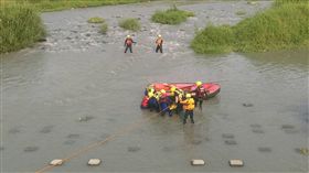 軍人,捕魚,溺斃,踩空,搜救
圖／中央社