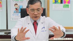 國泰醫院物理治療師簡文仁坐姿如意操第四招示範