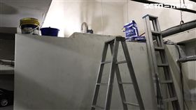 高市鳳山區一處大樓今下午施作蓄水池防水工程時險發生致命意外
(圖／翻攝畫面)