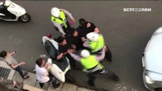 你就是小警察！黑衣男超扯嗆警全都錄