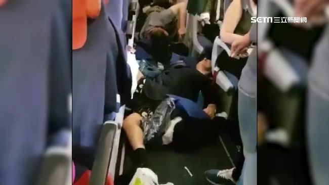 俄航遇亂流　乘客沒綁安全帶遭拋飛