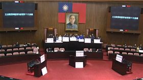 國民黨霸佔主席台 圖／翻攝自立法院直播