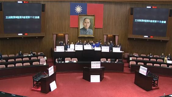 藍佔主席台　蘇嘉全：全民應表示意見
