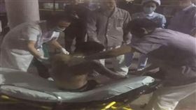 廣州火車站，乘客著火（圖／翻攝自東方網微博）