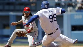 ▲韓國左投柳賢振（99號）滑壘導致臀部受傷。（資料照／美聯社／達志影像）