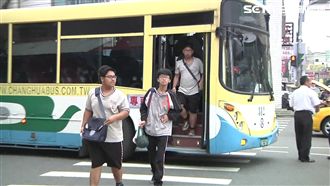 載40名學生　彰化高中專車遇車禍