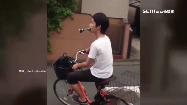 少年口含鋁罐「配樂」　腳踏車變超跑