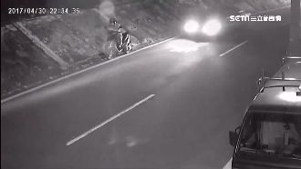 女駕駛撞人落跑　害騎士翻滾彈飛送醫