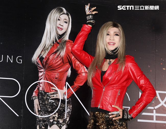 馬來西亞珍女人鍾潔希2017原創英文最新專輯「BE STRONG堅強」，美麗蛻變，紅色炫風、紅衣搖滾女郎驚喜來台。（記者邱榮吉/攝影）