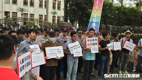 境外生抗議調高健保費,陸生納保　記者張之謙攝