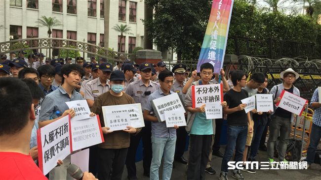 陸生納保　港生批蔡英文虛偽