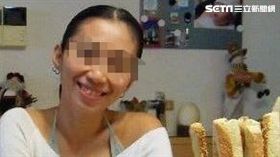 太陽花女戰神賴品妤走出捷運大安站時，遭罹患精神疾病的薩姓女子踹小腿、扯頭髮及毆擊頭部，警方循線約談她到案說明並送醫（翻攝畫面）