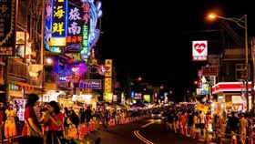 PTT,網友,墾丁,觀光,店家,重複,太貴,墾丁大街　圖／翻攝自維基百科https://goo.gl/v6EvwD