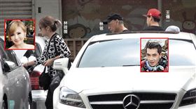 林女（左）走在前面，後面跟著爸爸、媽媽跟王傳一，看起來很像男生陪女生回娘家的橋段。