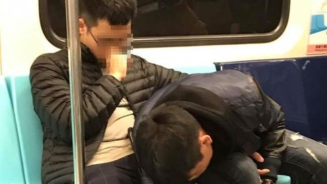 北捷車廂驚見這景象！乘客奪門逃光