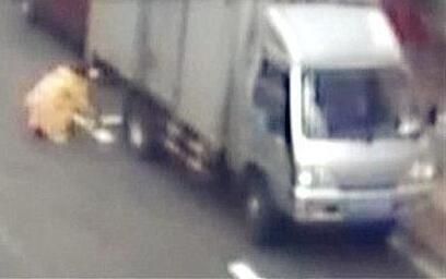 回家找不到車位　上海女決定自己畫