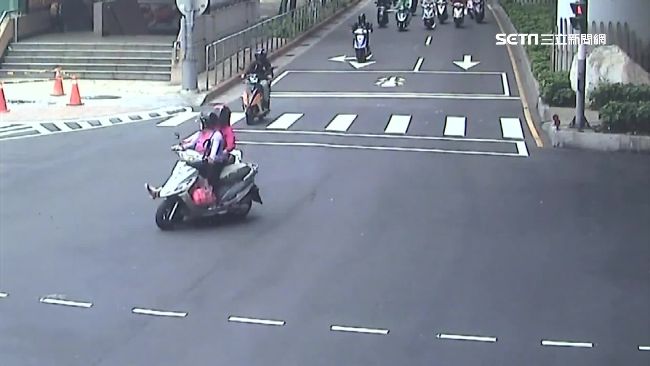 亂切道又不看車　68歲騎士被撞身亡