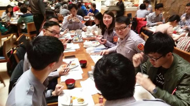 不准基層警制服購餐　督察組長：誤會