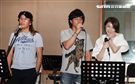 李翊君演唱會倒數30天昔日同門師弟動力火車擔任嘉賓，今綵排練團唱，送上護嗓枇杷膏，讓李翊君大感貼心。（記者邱榮吉/攝影）