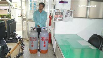 氣堂妹當抓耙仔　男抱瓦斯嗆同歸於盡