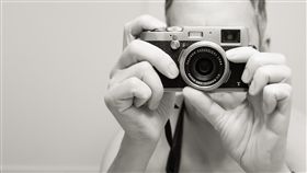 相機　照相　攝影師
https://www.flickr.com/photos/micha1968/15910727550/in/photolist-qeYCYN-bWpgD7-e7vxMQ-gpNrYg-pCcVk4-pE7pDP-pVs5Zj-SJkv3v-dUyaYo-nESjf9-4JKq5W-pzQTTr-hcDo44-gnhnBH-tL9yxa-3hWpDr-kuZCsu-bC8S7c