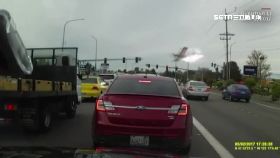 A飛機撞馬路0900