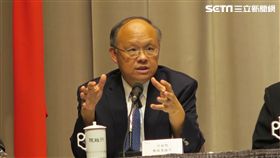 行政院政務委員鄧振中。（記者盧素梅攝）