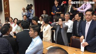 難忍哨音　綠委摀耳嬌喊：別再吹了！