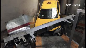 汽車升降梯變大怒神　父子驚險墜6米