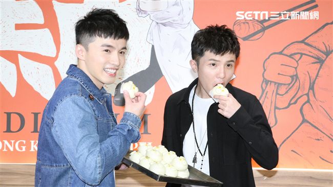 分不清楚！小宇、阿緯搞笑互換身份