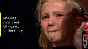 光頭,剃,削髮,剪髮,頭髮,加拿大,白血病,血癌,癌症,感動,暖文,溫暖-翻攝自CBC News YouTube