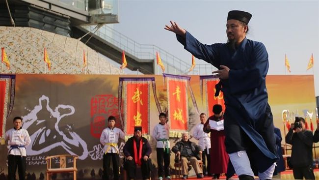 武林各派忙賺錢　賣膏藥也任企業監事