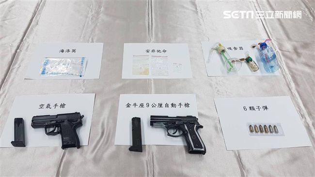 二度衝撞遭警開槍　他翻車受困被救出