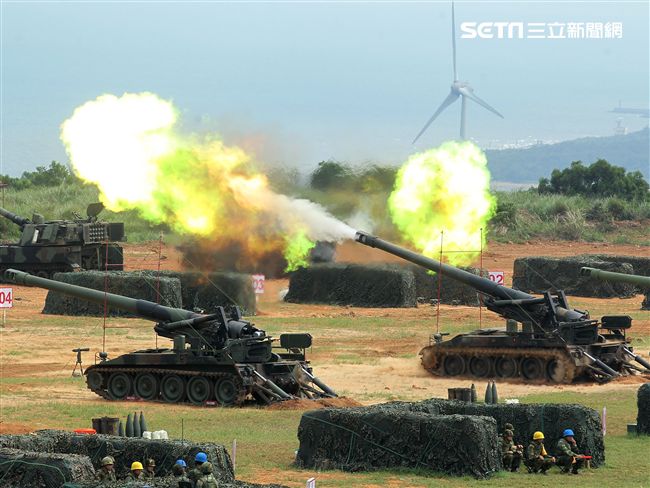 M110A2式8吋自走砲。（記者邱榮吉/攝影）