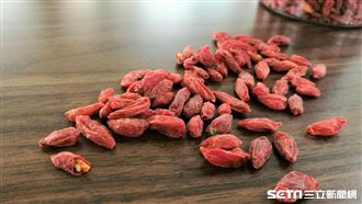 小心毒枸杞！中國竟為賣相「熏工業硫磺」