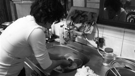 洗碗、做家事／（flickr）https://flic.kr/p/4DnoJ4