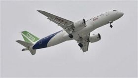 大陸首款自製大客機首次試飛成功_澎湃新聞