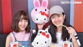 麥當勞推出與無嘴貓的聯名限量抱枕。（圖／速食店提供）