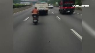 裸男騎車飆國道　蛇行亂鑽不要命！