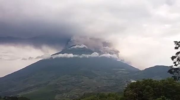 瓜地馬拉火山噴發　3百人緊急撤離