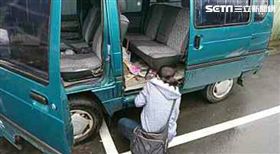 雙城所長許涵清3度南下，最終在台中市大甲區發現這輛遭竊車。（圖／翻攝畫面）