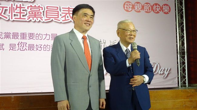 洪、郝搶「許老爹」　這方被本人打臉