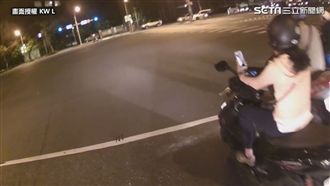 影／邊騎車邊視訊　直擊移動式神主牌