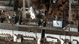 日本福島核災，從左到右分別為4、3、2、1號機（圖／翻攝自維基百科，作者Digital Globe，C.C. License）