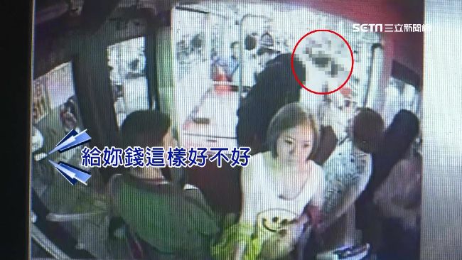 伸鹹豬手被抓包　男竟下跪喊賠1千元
