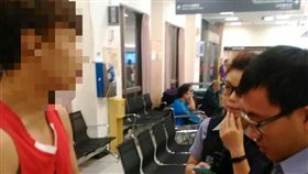 警方到醫院詢問男子事發狀況，並介入調查。（圖／翻攝自我是永和人）