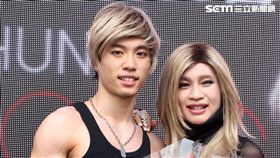 大馬珍人鍾潔希性感勁裝搖滾西門町，唯一的簽唱會擠爆粉絲。（記者邱榮吉/攝影）